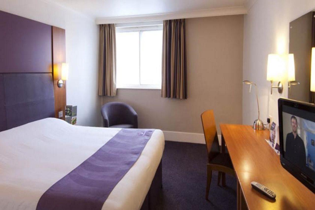 Premier Inn Colchester Exteriör bild