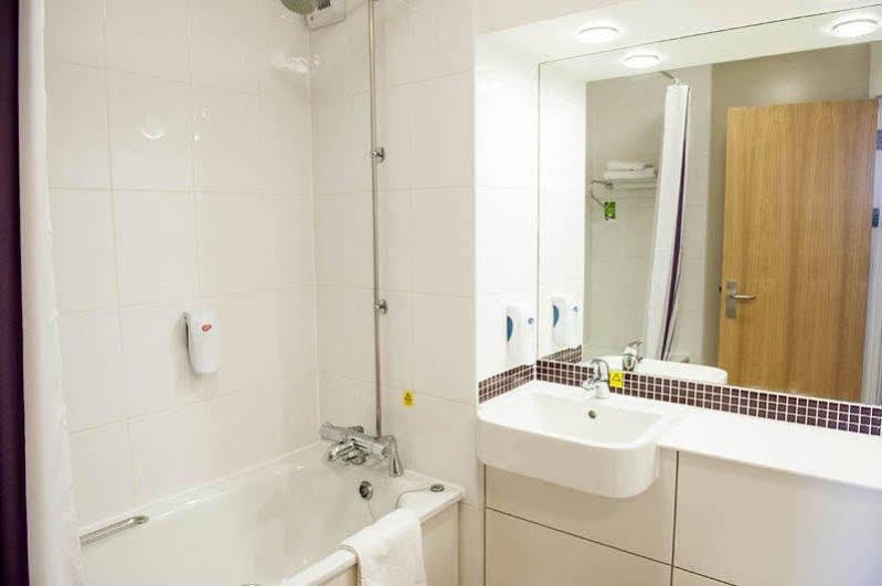 Premier Inn Colchester Exteriör bild