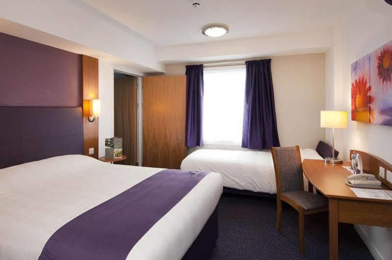 Premier Inn Colchester Exteriör bild