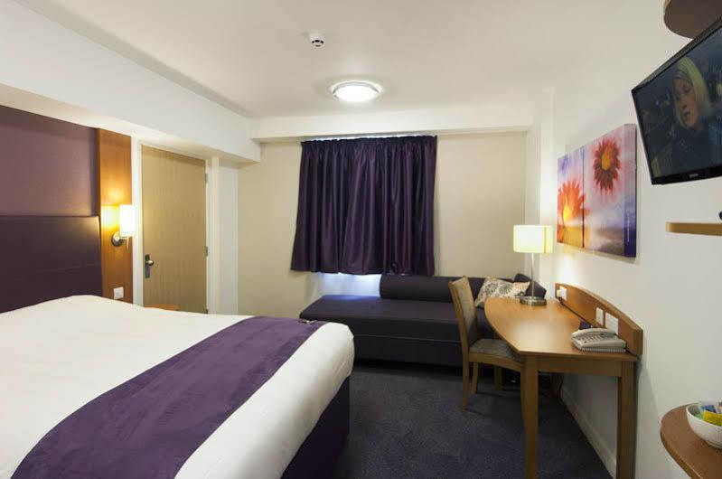 Premier Inn Colchester Exteriör bild